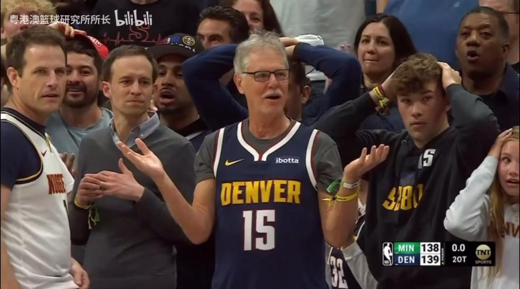 導火索？回顧此前掘金對陣森林狼，威少送出三分犯規(guī)后的眾生相！