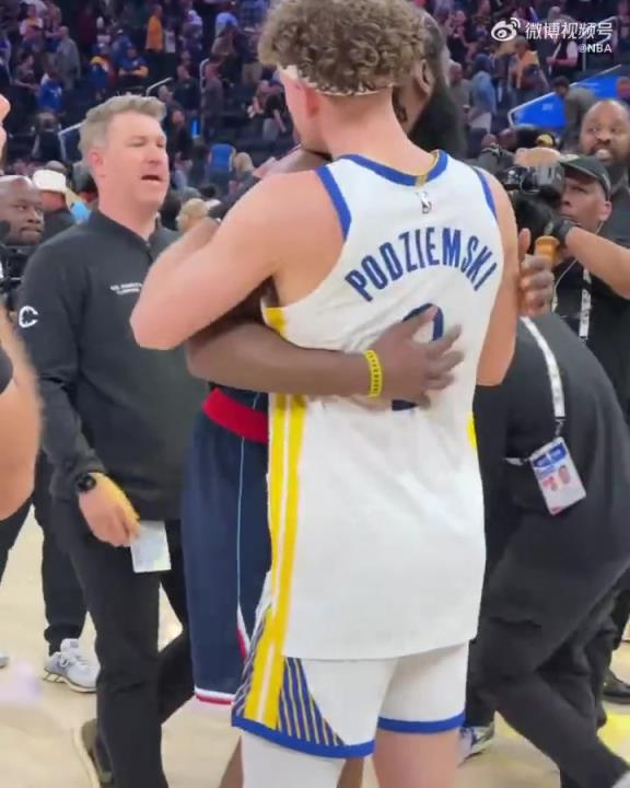 能打破附加賽不勝魔咒嗎？庫里賽后和哈登&小卡紛紛擁抱