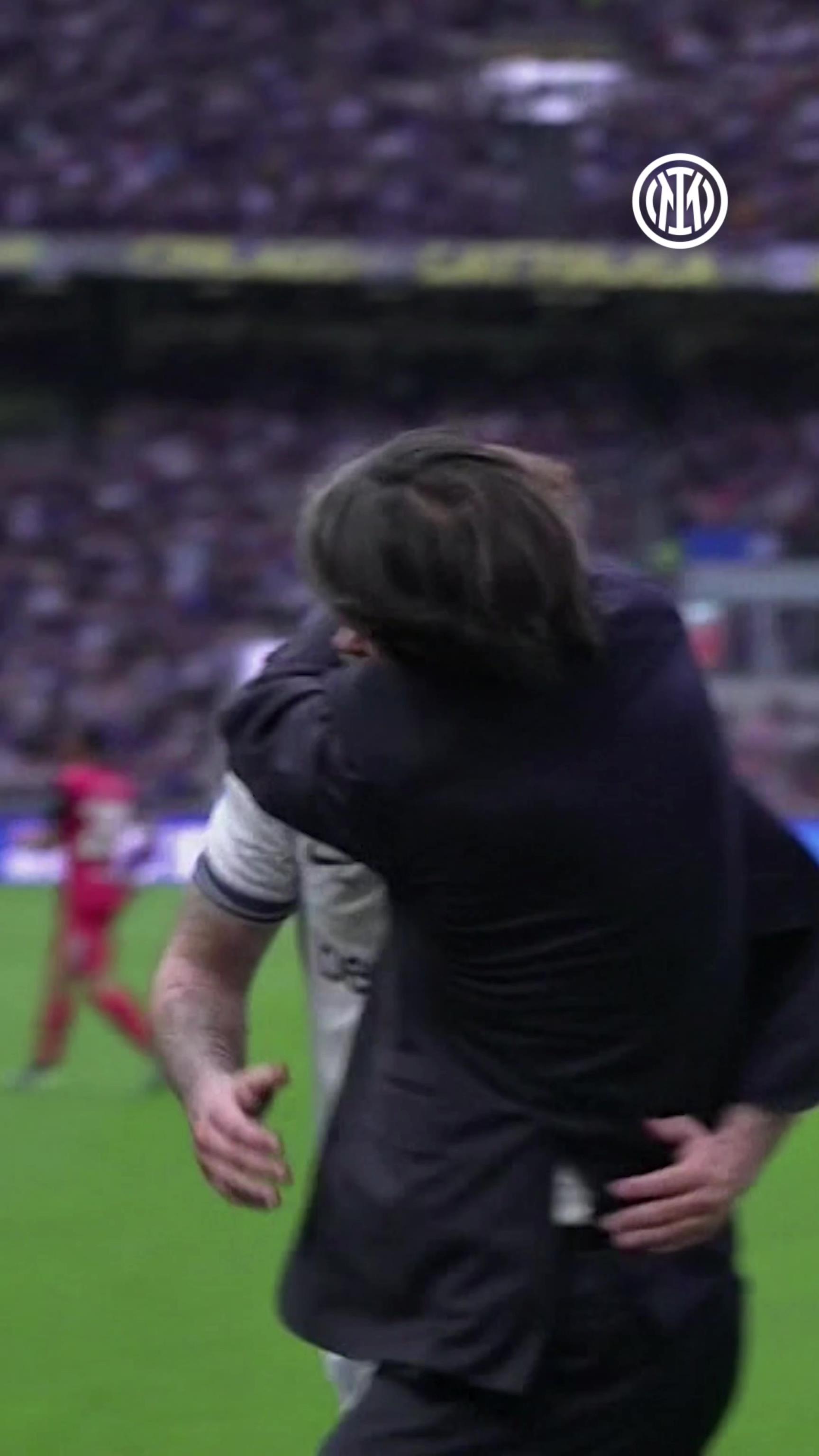 太銷魂，網(wǎng)友：阿瑙托維奇這腳傳球的確值得小因又摟又親