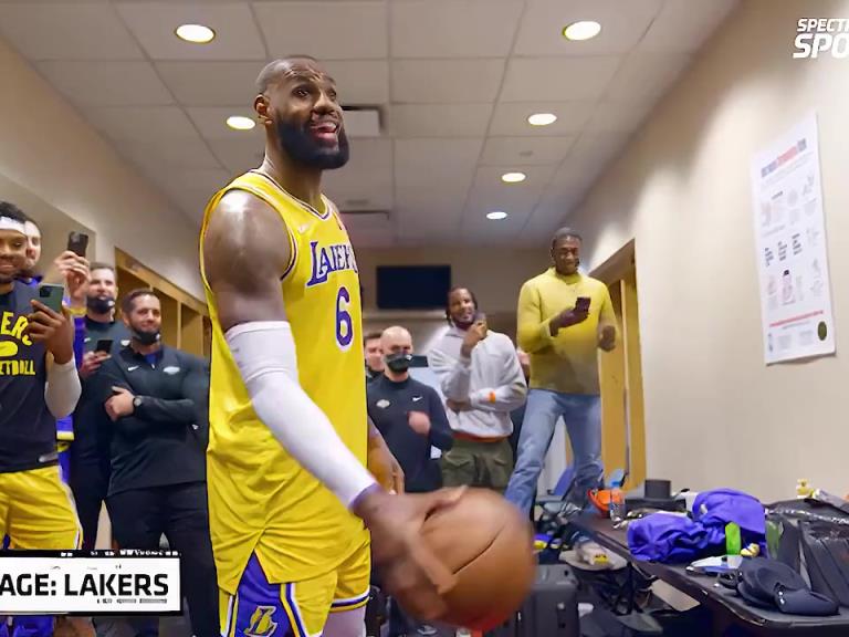 里弗斯絕殺之后湖人隊(duì)的更衣室氛圍，簡(jiǎn)直不要太和諧??！