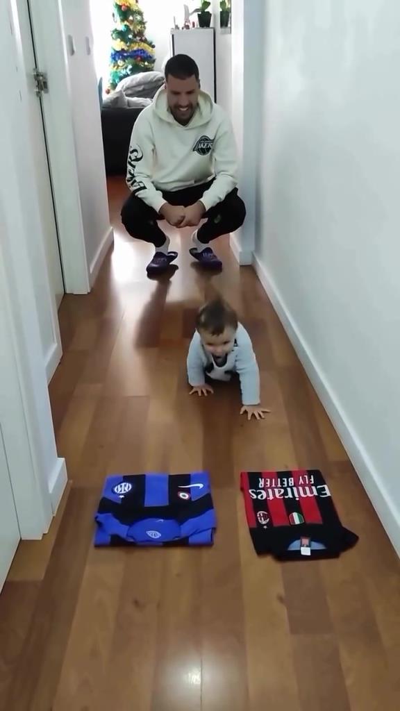 AC米蘭：此子必成大器?。祝捍俗訑嗖豢闪?！