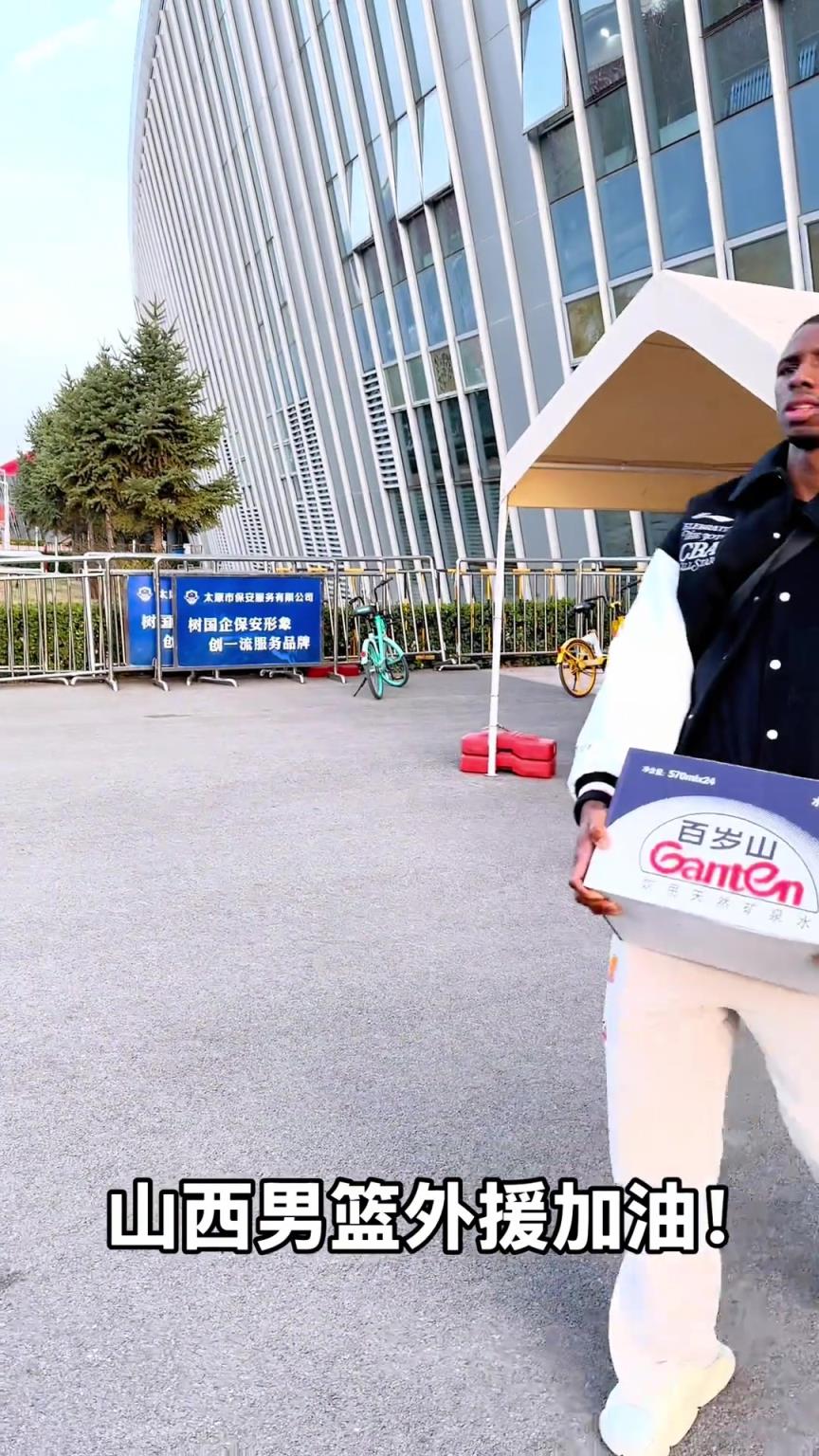 不是！你們山西外援合同還包括搬水的？